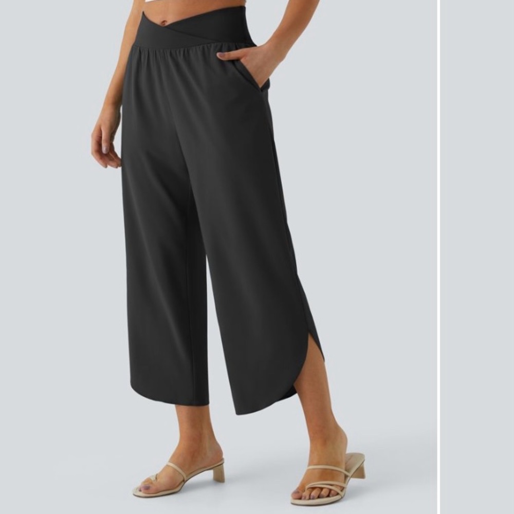 Halara High Wasted Black Side Pockets Resort Pants Size Medium- New Never Worn
